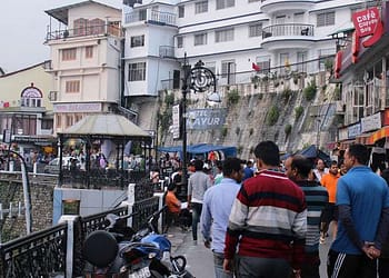 पर्यटकों