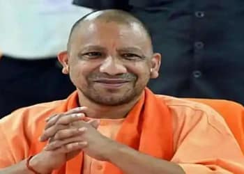 बम से उड़ाने की धमकी