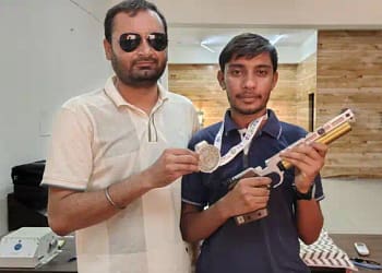 मनीष ने 10 मीटर एयर पिस्टल में शानदार प्रदर्शन करते हुए रजक पदक जीता