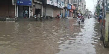 लोगों के घरों व दुकानों में पानी घुस आया