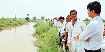 निरीक्षण के दौरान एसडीएम अर्पित संगल