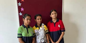 बच्चों को शानदार प्रदर्शन