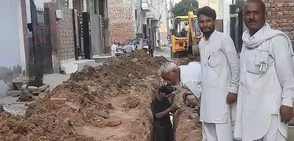 350 फुट नीचे पानी की पाइपलाइन डाली गई