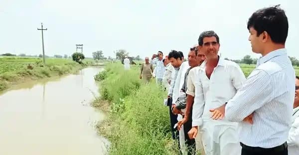 निरीक्षण के दौरान एसडीएम अर्पित संगल