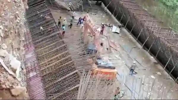 निर्माणाधीन