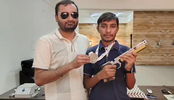 मनीष ने 10 मीटर एयर पिस्टल में शानदार प्रदर्शन करते हुए रजक पदक जीता