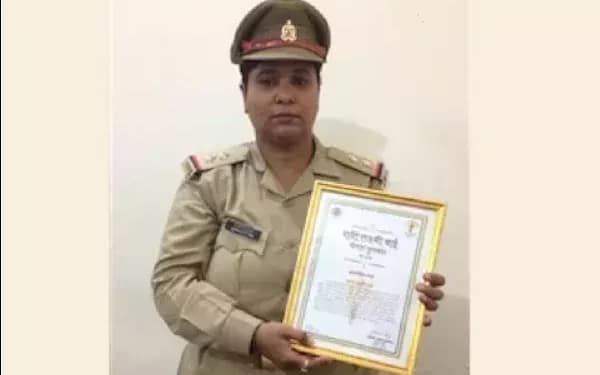 महिला दारोगा