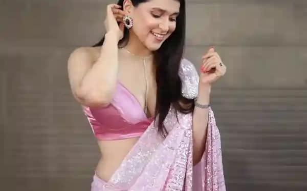 Biography of Mannara Chopra