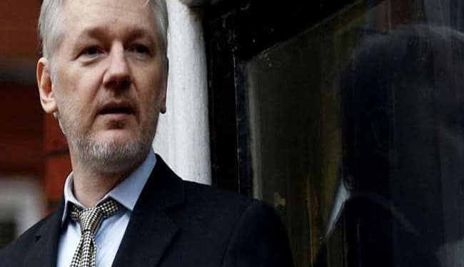 जूलियन असांजे